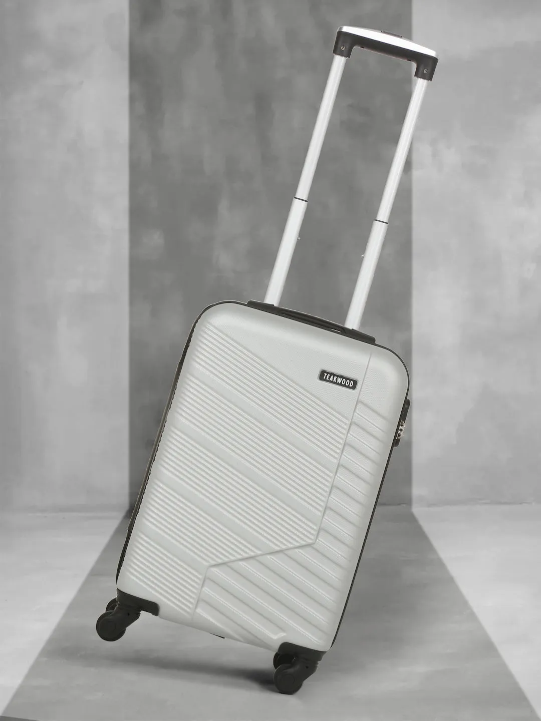 Blade 360-Degree Rotation Hard-Sided Cabin-Sized Trolley Bag 32.2L