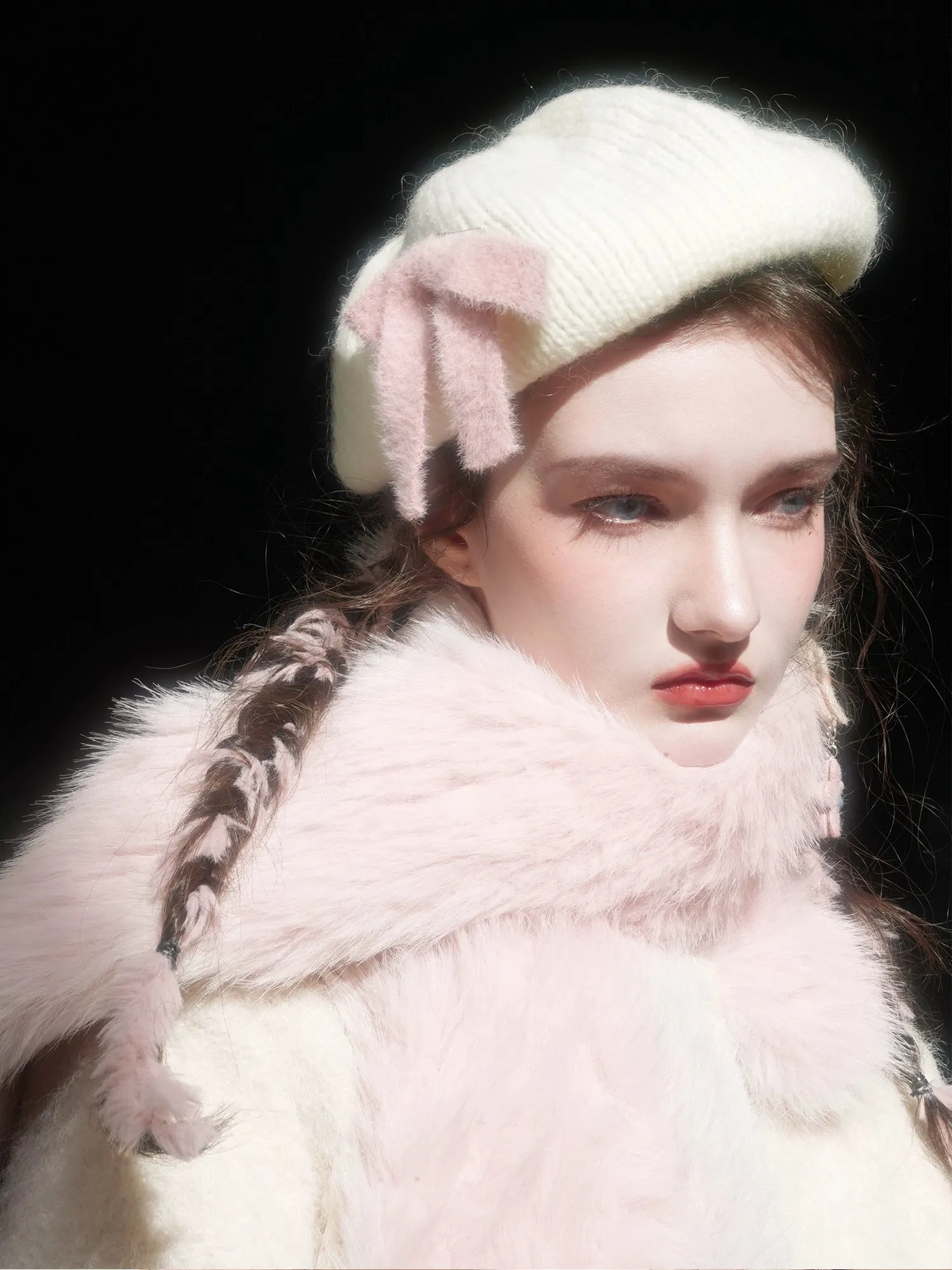 Bow Knitted Beret & Knitted Leg Cover